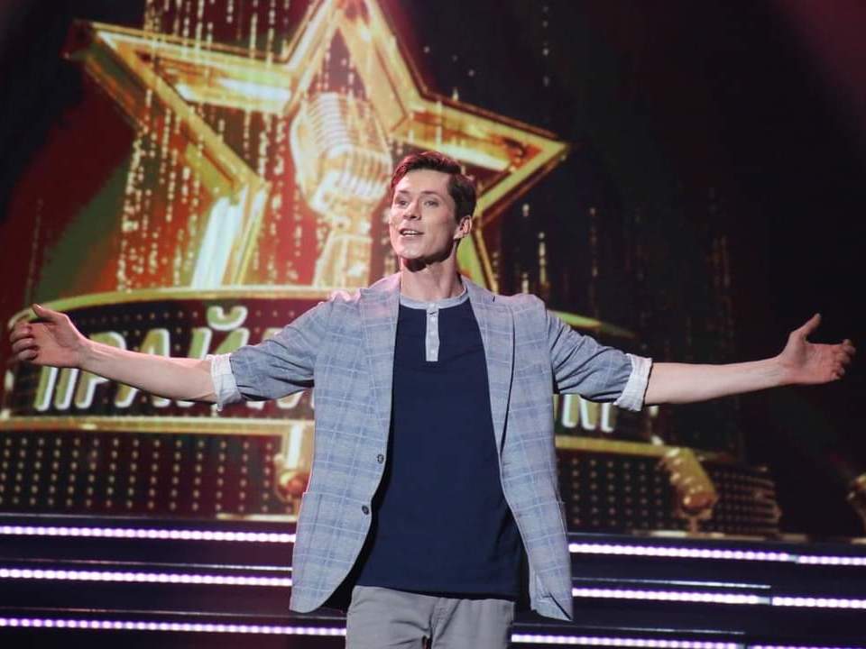 Денис Котельников актер певец поющий актер Театр мюзикла ведуший актер роль Максим мюзикл Праймтайм